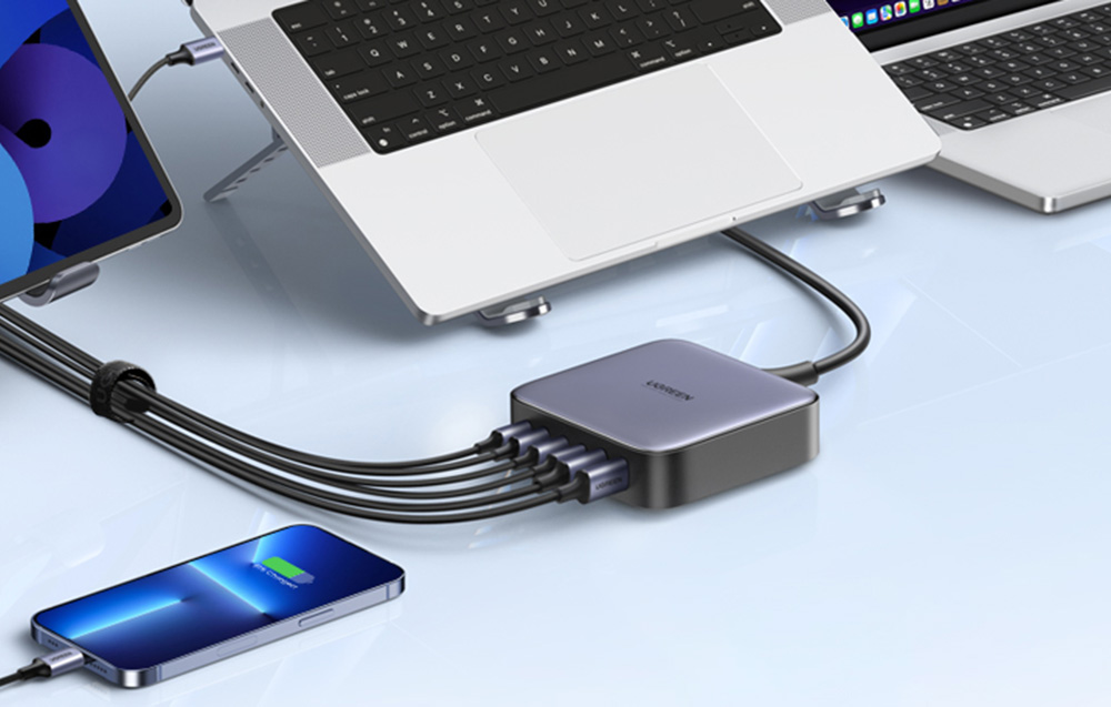 UGREEN 200 W-os hálózati töltő, 2xUSB-A, 4xUSB-C, GaN (fekete) 40914B-5