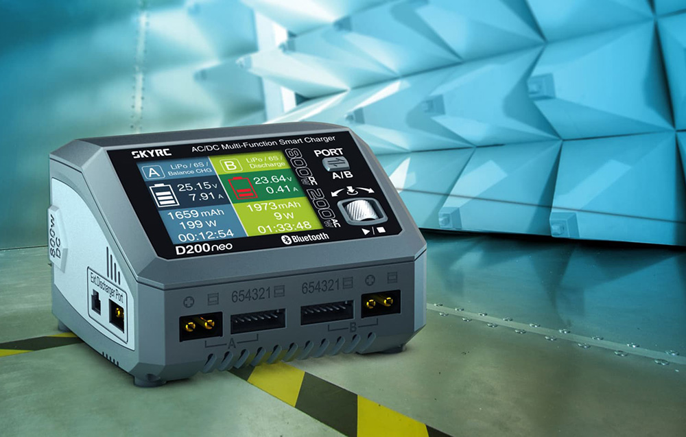 SkyRC D200neo töltő-4