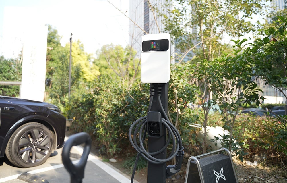 Elektromos autók fali töltő Besen SQ20-11KW-APP-8