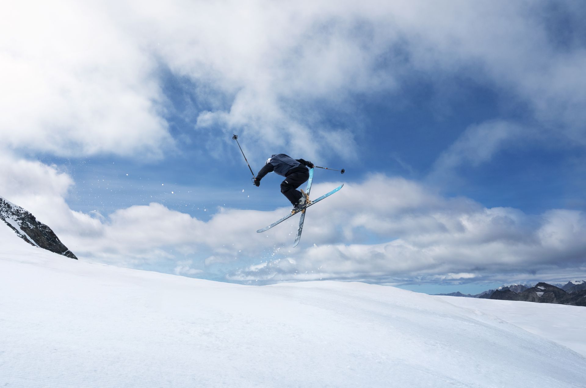 DJI Osmo Action 6 Adventure Combo-10