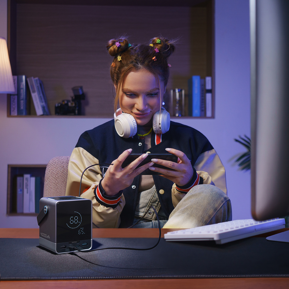 Cuktech Powerbank 300W 40000mAh vezeték nélküli töltéssel 2x USB-C + 2x USB-A - Fekete-4