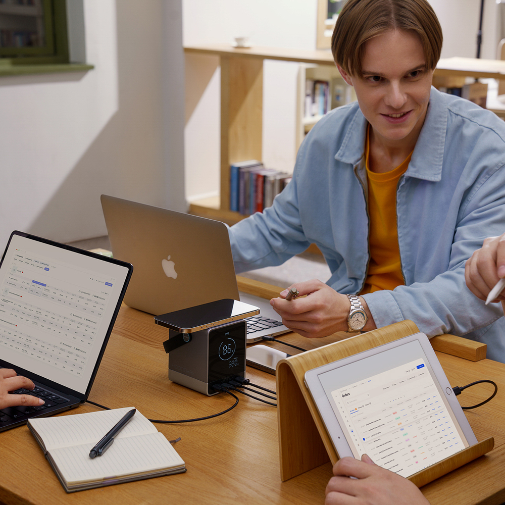 Cuktech Powerbank 300W 40000mAh vezeték nélküli töltéssel 2x USB-C + 2x USB-A - Fekete-11