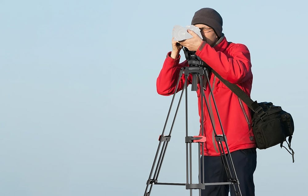 Neewer TRIPOD ÁLLÍTHATÓ FOLYADÉKCSILLAPÍTÁSÚ FEJJEL TP37-3