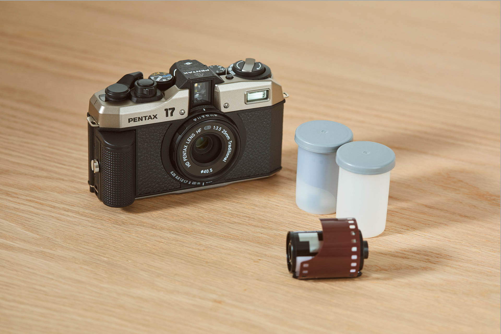 Pentax 17 analóg kompakt fényképezőgép (ezüst)-8