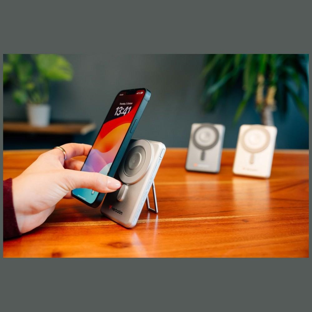 Verbatim Charge'n' Go 15W 5000mAh mágneses vezeték nélküli powerbank 2x USB-C kábellel ezüst 32276-4