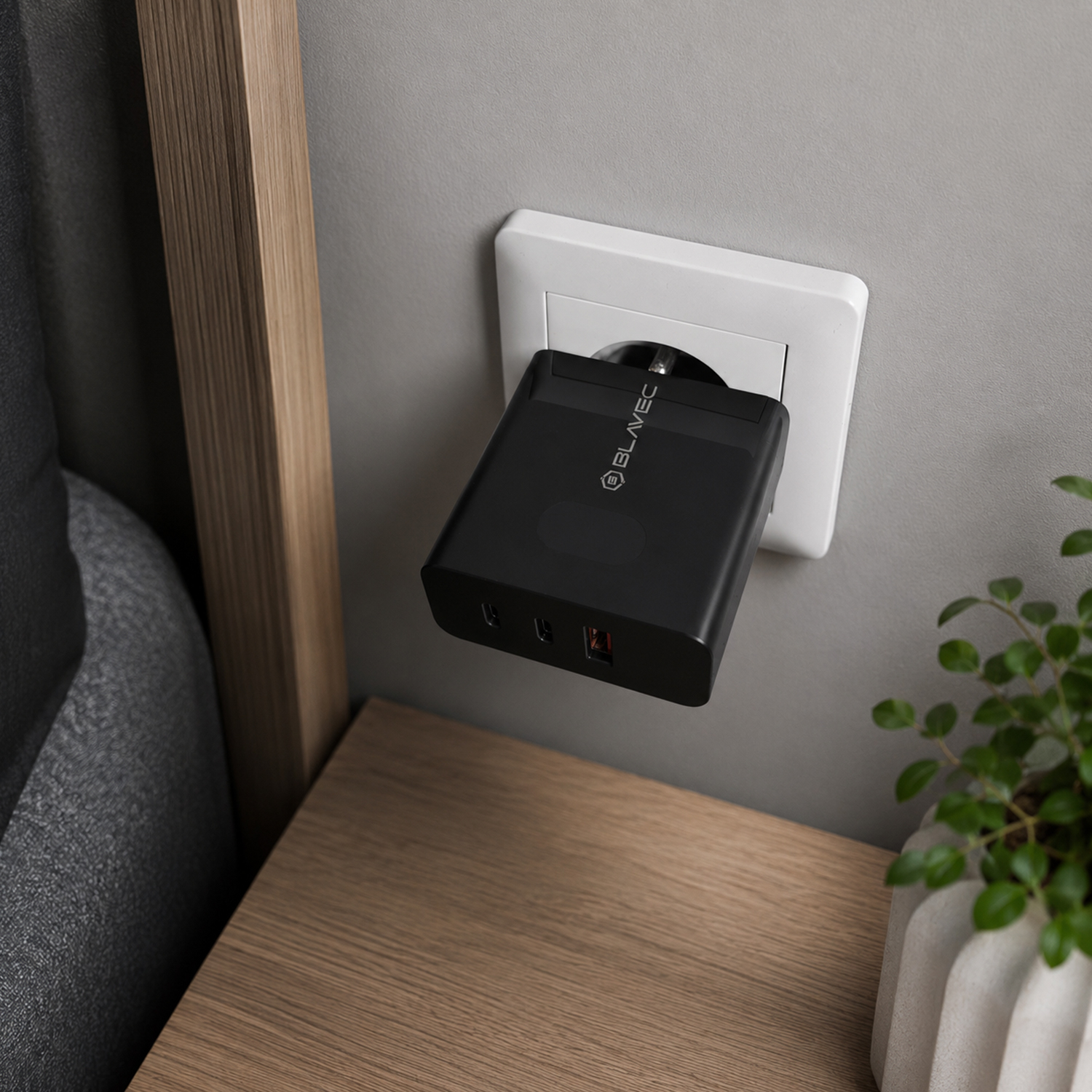 Blavec Hálózati töltő BC-11 GaN - USB + 2xType C - QC PD 65W 3A (TCBC11G-U2CB653A) fekete-3
