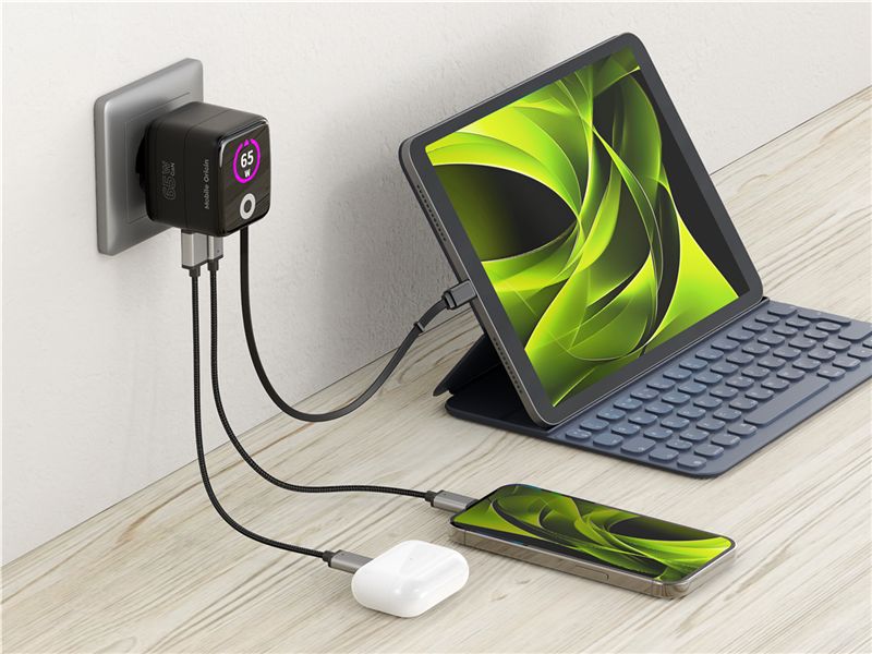 Mobile Origin PW3 65 W-os GaN kijelzős töltő visszahúzható USB-C kábellel, USB-C és USB-A csatlakozóval-7