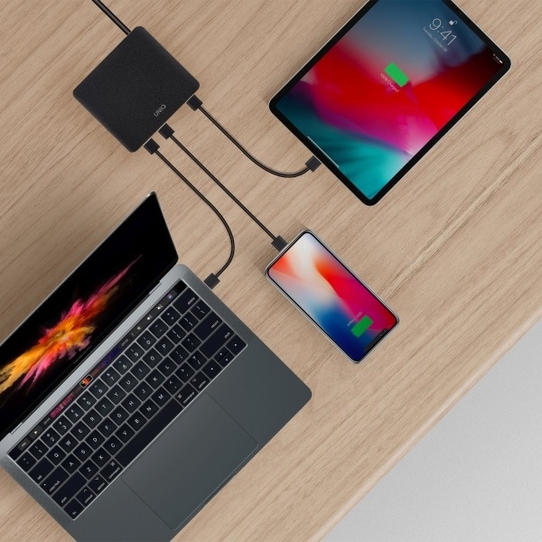 UNIQ Surge Mini 100 W-os asztali töltőállomás, antracitfekete, 2× USB és 2× USB-C-4