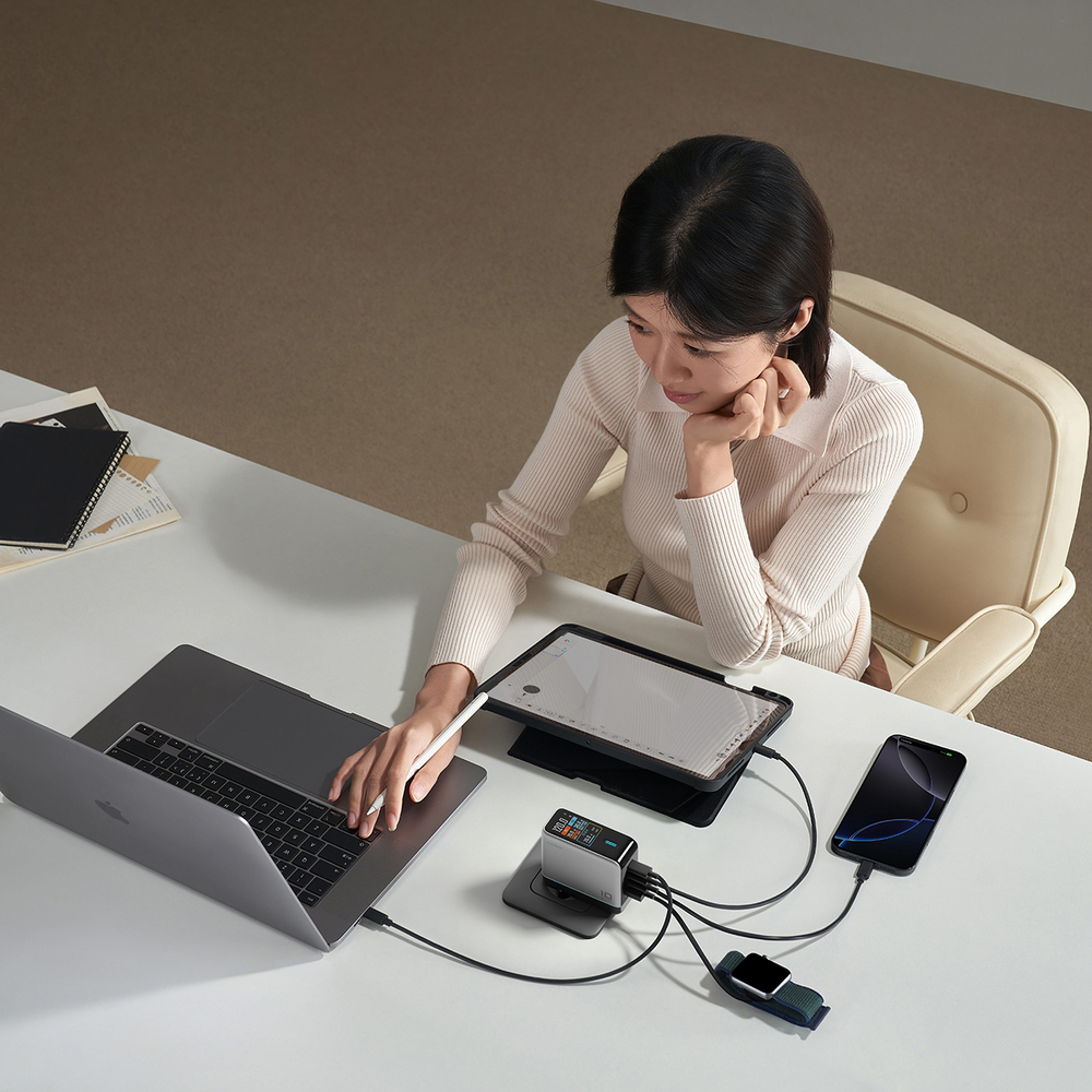 Cuktech AD1204U 120 W-os GaN hálózati töltő kijelzővel és USB-C kábellel, ezüst-7