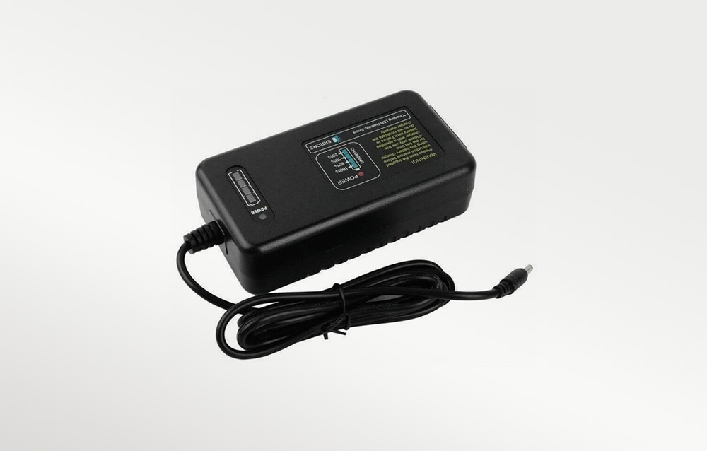 Godox C26 akkumulátortöltő AD600Pro vakufényhez-3