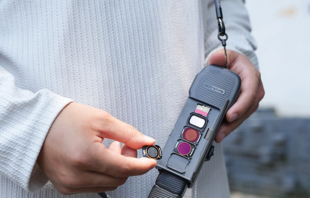 Sunnylife OP3-K019 védőtok pánttal és nyakpánttal DJI Osmo Pocket 3-hoz, szürke-1