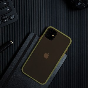 iPhone 11 Pro Vennus Button Matt Bumper tok Olivazöld