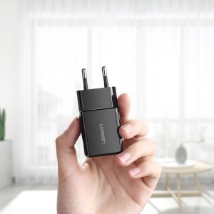 Ugreen USB 2,1A hálózati töltő fekete (50459)