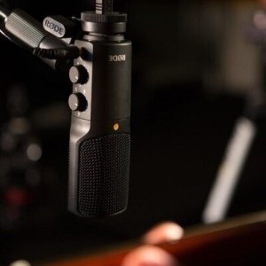 RODE NT-USB USB stúdió mikrofon fejhallgató erősítővel, pop-filterrel és asztali állvánnyal-4
