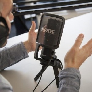 RODE NT-USB USB stúdió mikrofon fejhallgató erősítővel, pop-filterrel és asztali állvánnyal-5