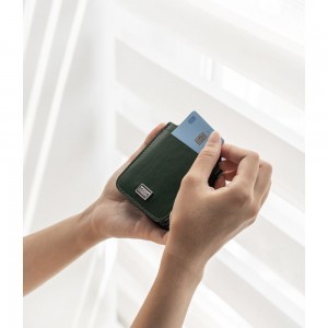 Samsung Galaxy Z Flip 4 Ringke Folio Signature valódi bőr tok vállpánttal sötétzöld