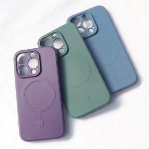 iPhone 15 Plus Szilikon MagSafe kompatibilis tok lila