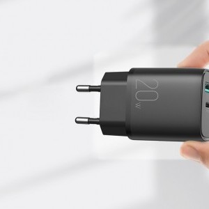 Joyroom L-QP2011 hálózati töltő adapter USB-A QC3.0 + USB-C  PD 20W + USB-C - Lightning kábel 1m (fekete)