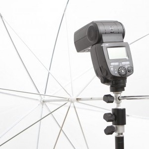 STROBIST KIT: YONGNUO 685 Nikon i-TTL VAKU, BEÉPÍTETT 622 N i-TTL RÁDIÓS KIOLDÓ, ERNYŐ ÉS TARTÓ-0