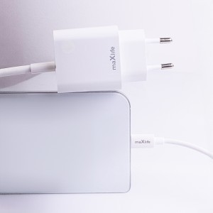 Maxlife MXTC-06-30AC PD QC töltő 1x USB-C 1x USB 30W fehér + USB-C - USB-C kábel 60W