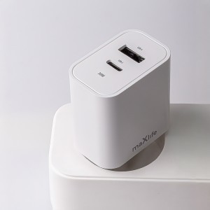 Maxlife MXTC-06-30AC PD QC töltő 1x USB-C 1x USB 30W fehér + USB-C - USB-C kábel 60W