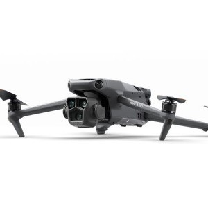 DJI Mavic 3 Pro Fly More Combo (DJI RC)