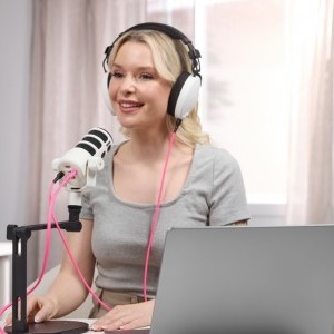 RODE PodMic USB-W broadcast minőségű dinamikus podcast és produkciós mikrofon XLR és USB-C csatlakozóval, fehér-3