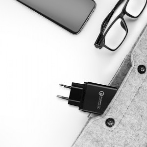 Ugreen hálózati töltő adapter CD122, 18W, QC 3.0, USB (fekete)-5