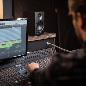 Edifier MR4 2.0 hangszórók (fekete)-3