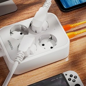TESSAN TS-PS01DE00 hálózati elosztó USB porttal-2