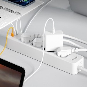 Tessan TS-307-C elosztó (fehér) USB porttal-3