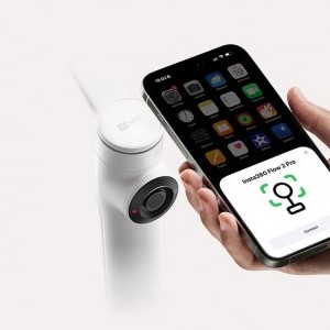 Insta360 Flow 2 AI Tracker Csomag (fehér)-12