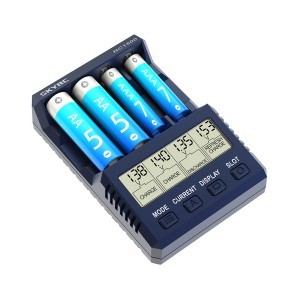 SKYRC NC1500 4 foglalatos USB-s akkumulátor töltő LCD kijelzővel AA, AAA akkumulátorokhoz (SK100154)